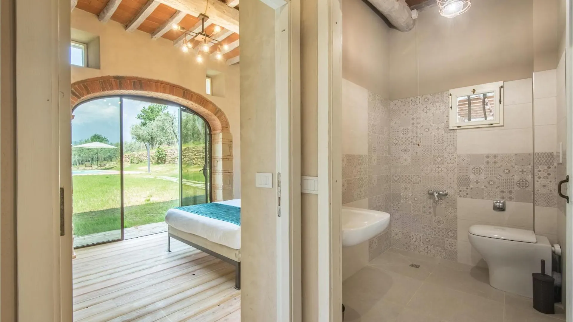 5 Bedroom Gorgeous Home In Arezzo 0*,