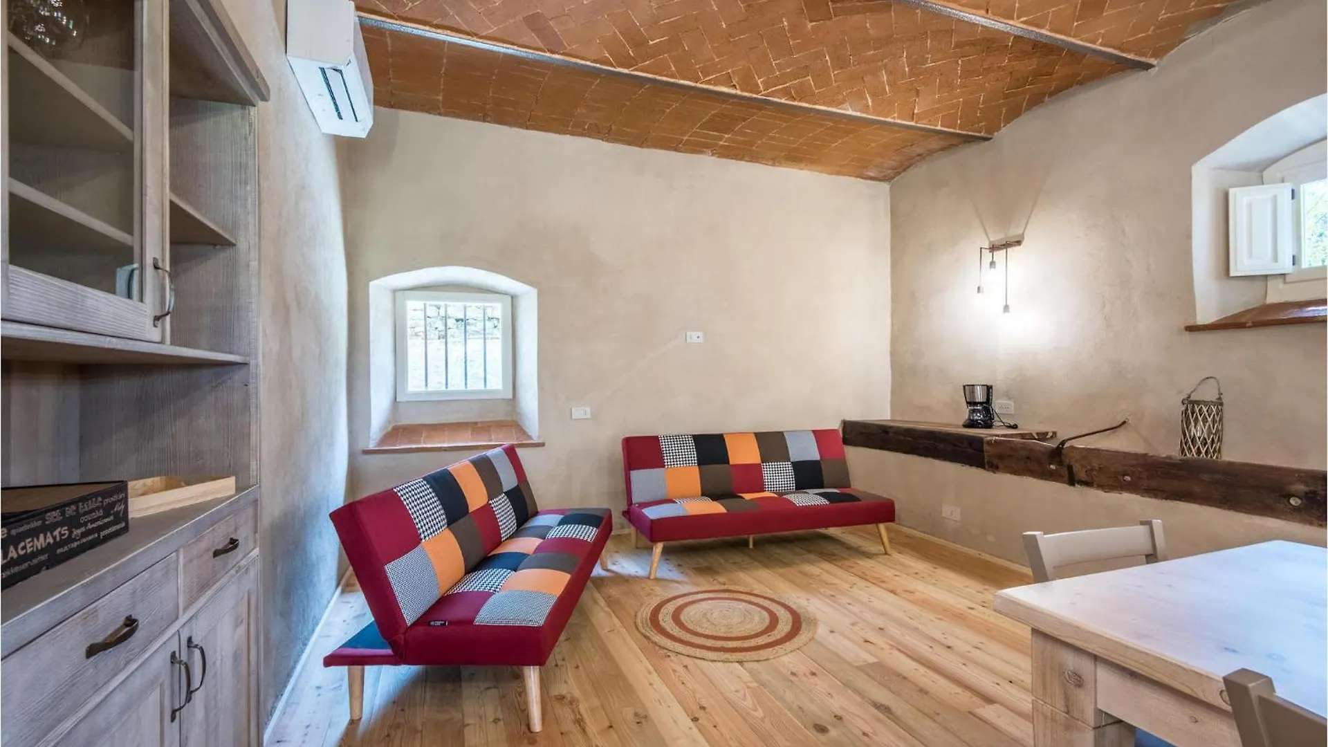 5 Bedroom Gorgeous Home In Arezzo