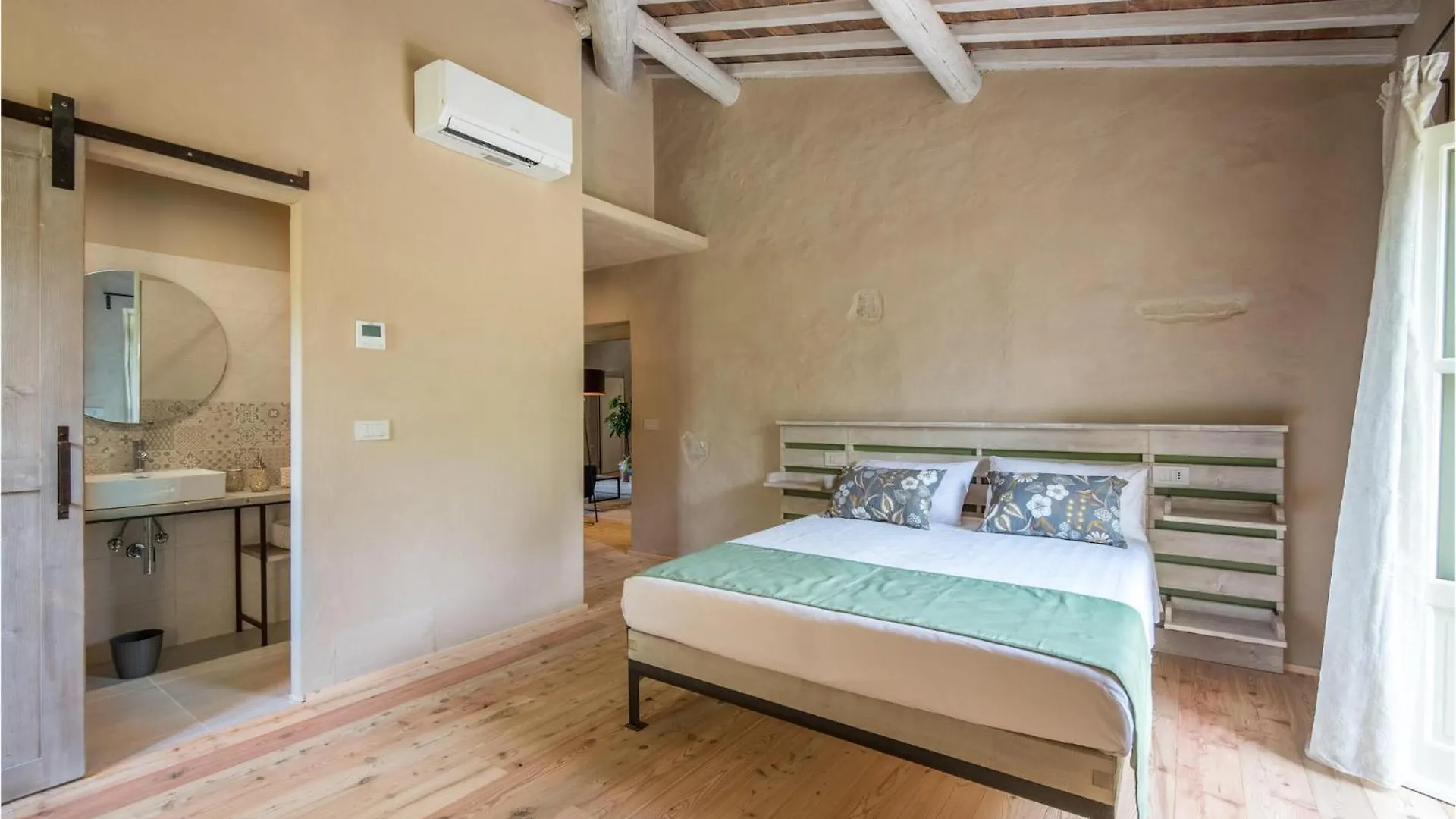 5 Bedroom Gorgeous Home In Arezzo 0*,