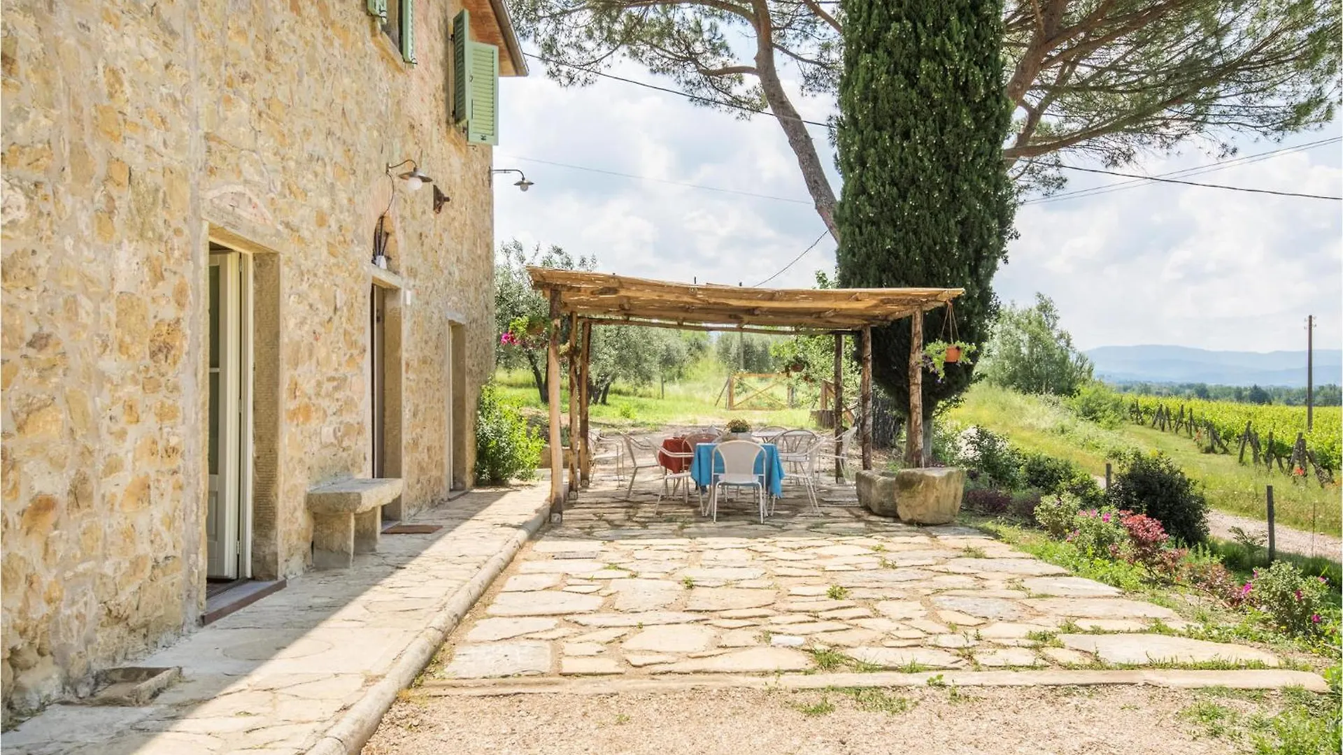 5 Bedroom Gorgeous Home In Arezzo 0*,