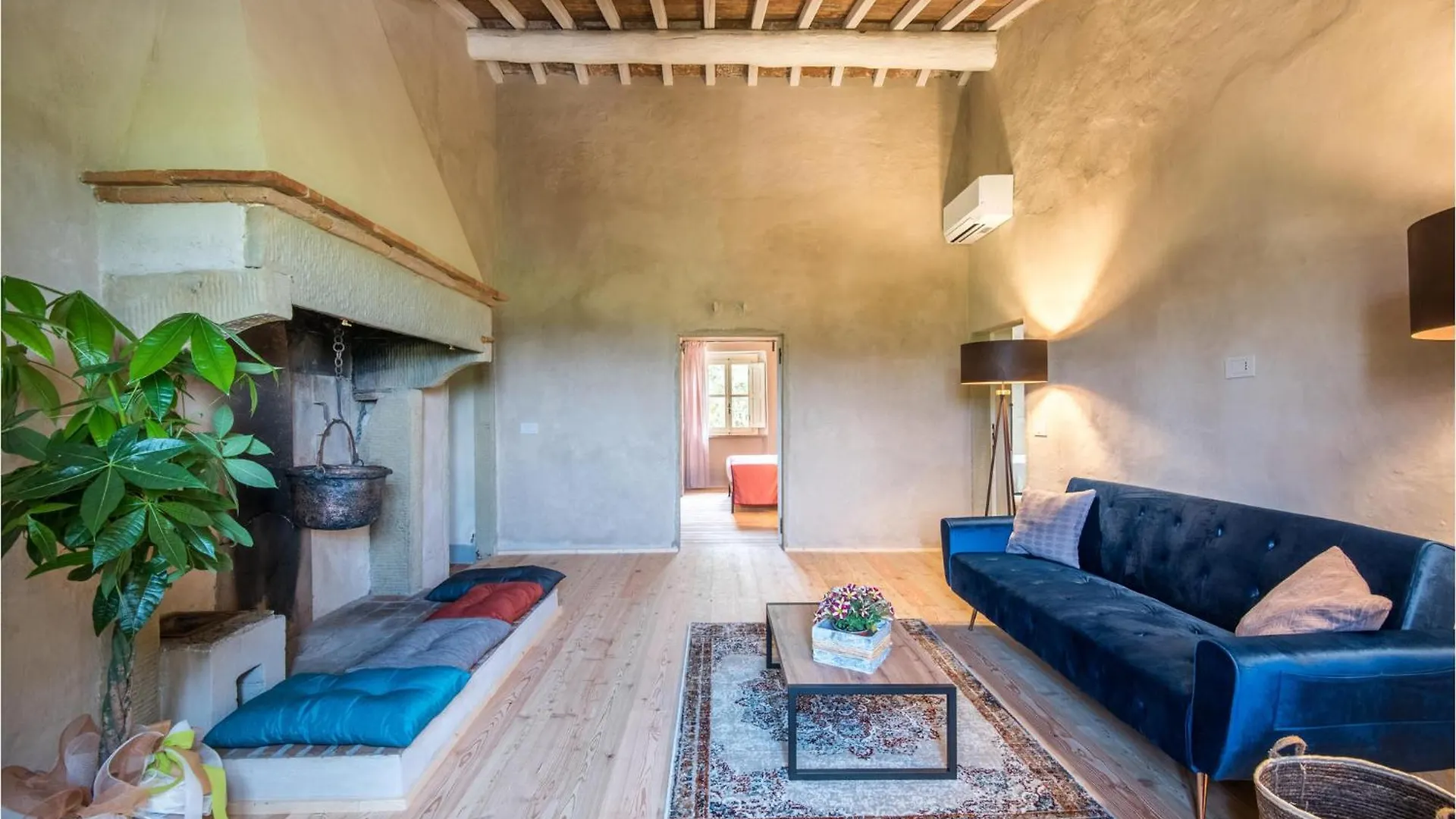 5 Bedroom Gorgeous Home In Arezzo